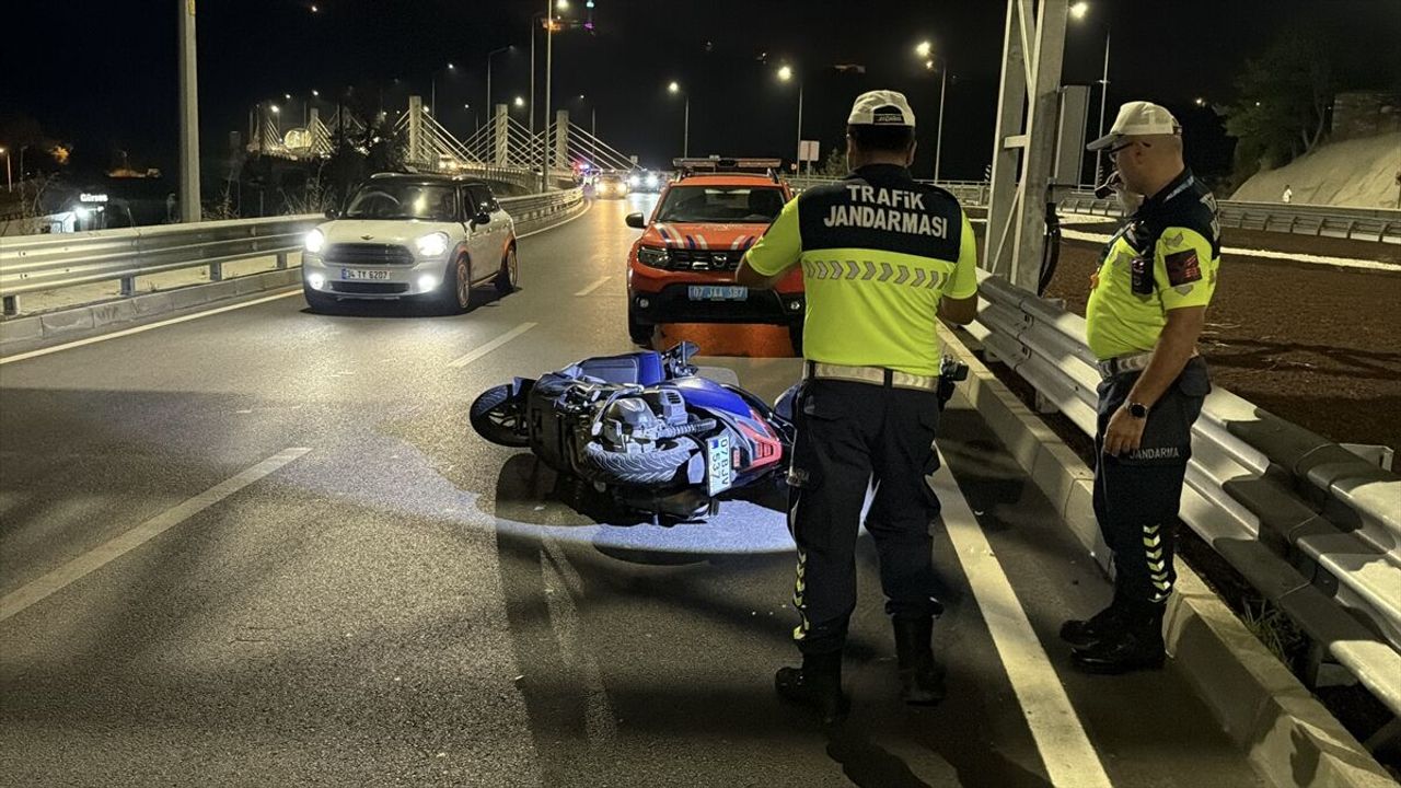 Antalya Alanya’daki trafik kazasında motosiklet bariyere çarptı: 1 ölü