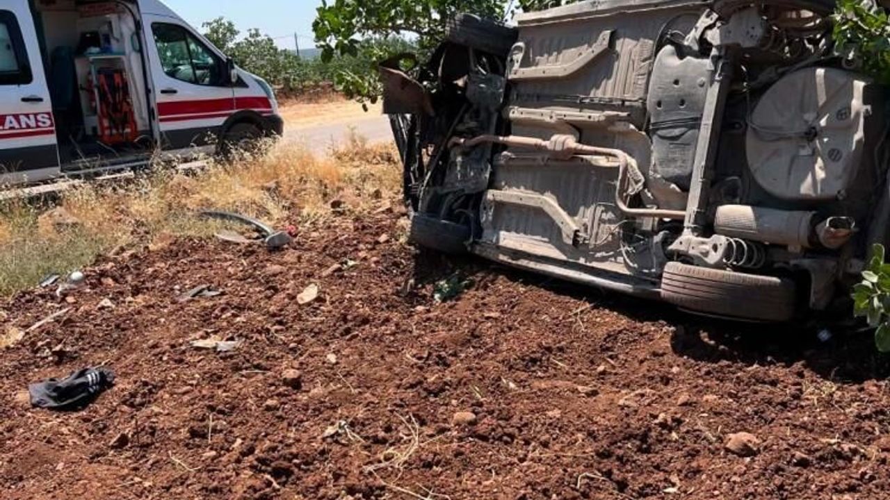 Gaziantep'te Kontrolden Çıkan Otomobil Takla Attı: 3 Yaralı