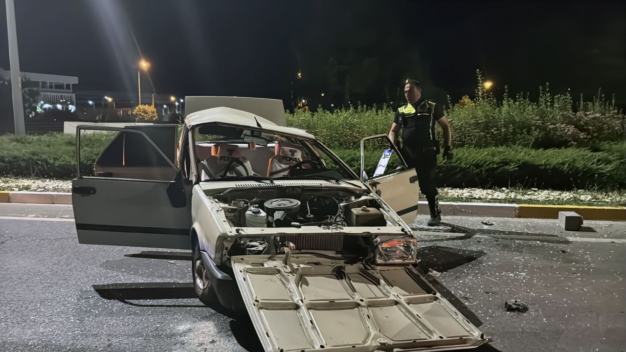 Sivas trafik kazasında otomobil devrildi: 1'i ağır 3 kişi yaralandı