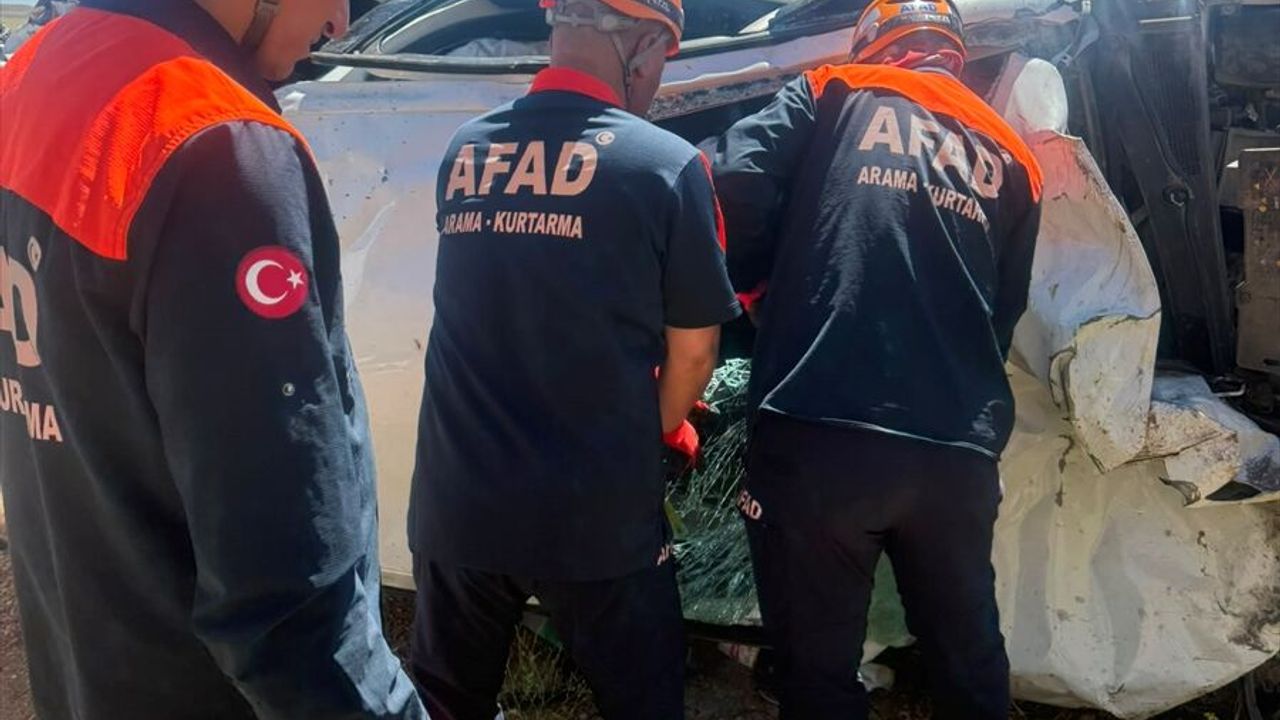 SON DAKİKA: Sivas Kangal'daki trafik kazasında araç devrildi, 1 ölü 3 yaralı