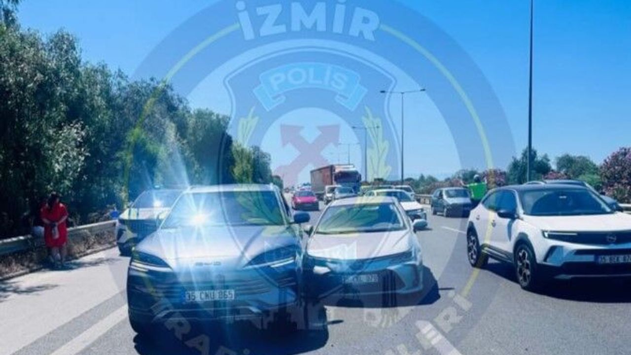 Trafik Birimleri duyurdu: Balçova’da zincirleme kaza sebebiyle o şerit kapandı