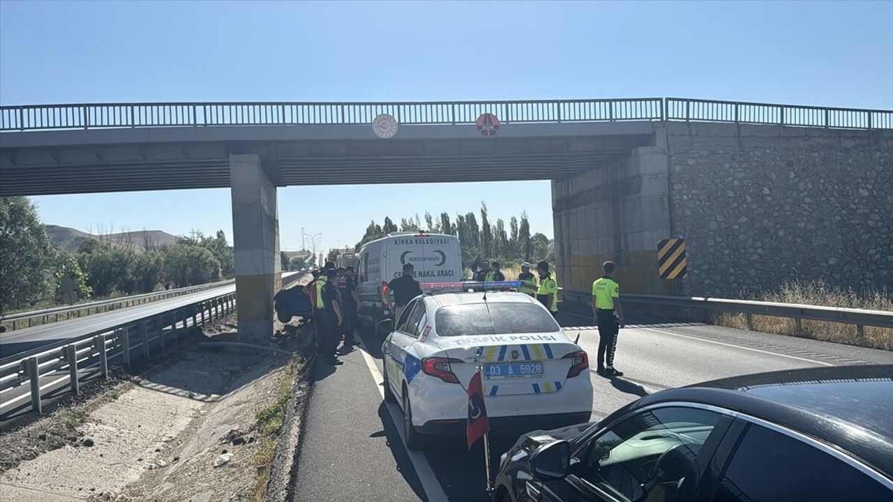 Uşak Eşme Yeleğenli Hasan Samur ve eşi Zehra Samur trafik kazası nedeniyle hayatını kaybetti
