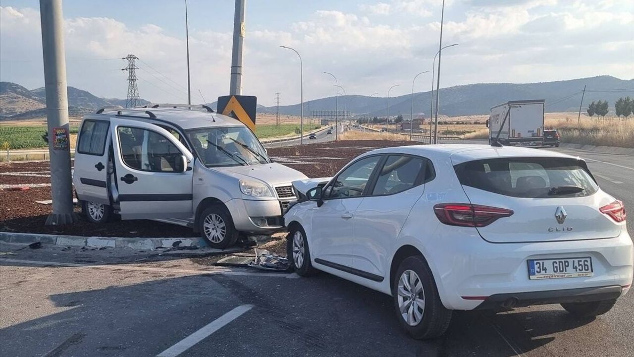 Afyonkarahisar Emirdağ’da trafik kazası: 2’si çocuk 7 yaralı