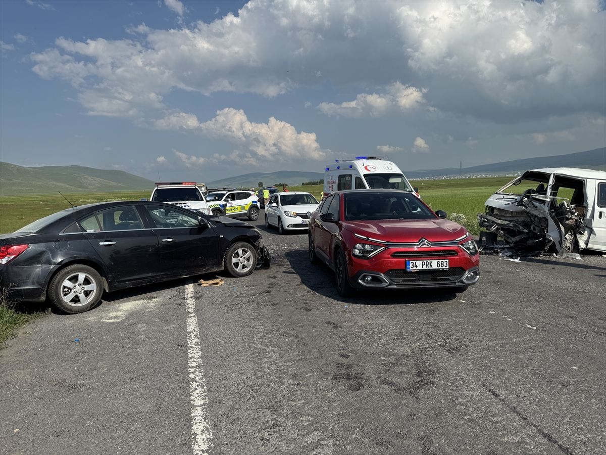 Ardahan'da Trafik Kazası: 7 Yaralı