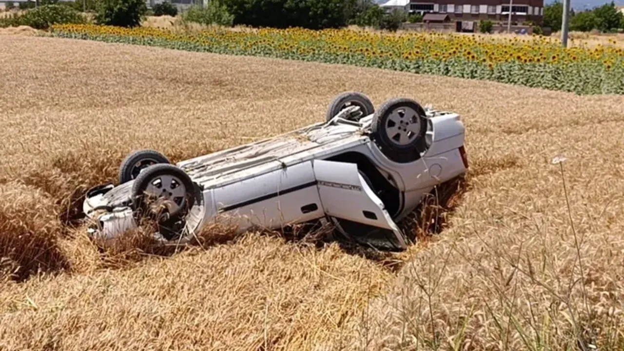 Bursa’da korkutan kaza! Savrulan otomobil tarlaya uçtu