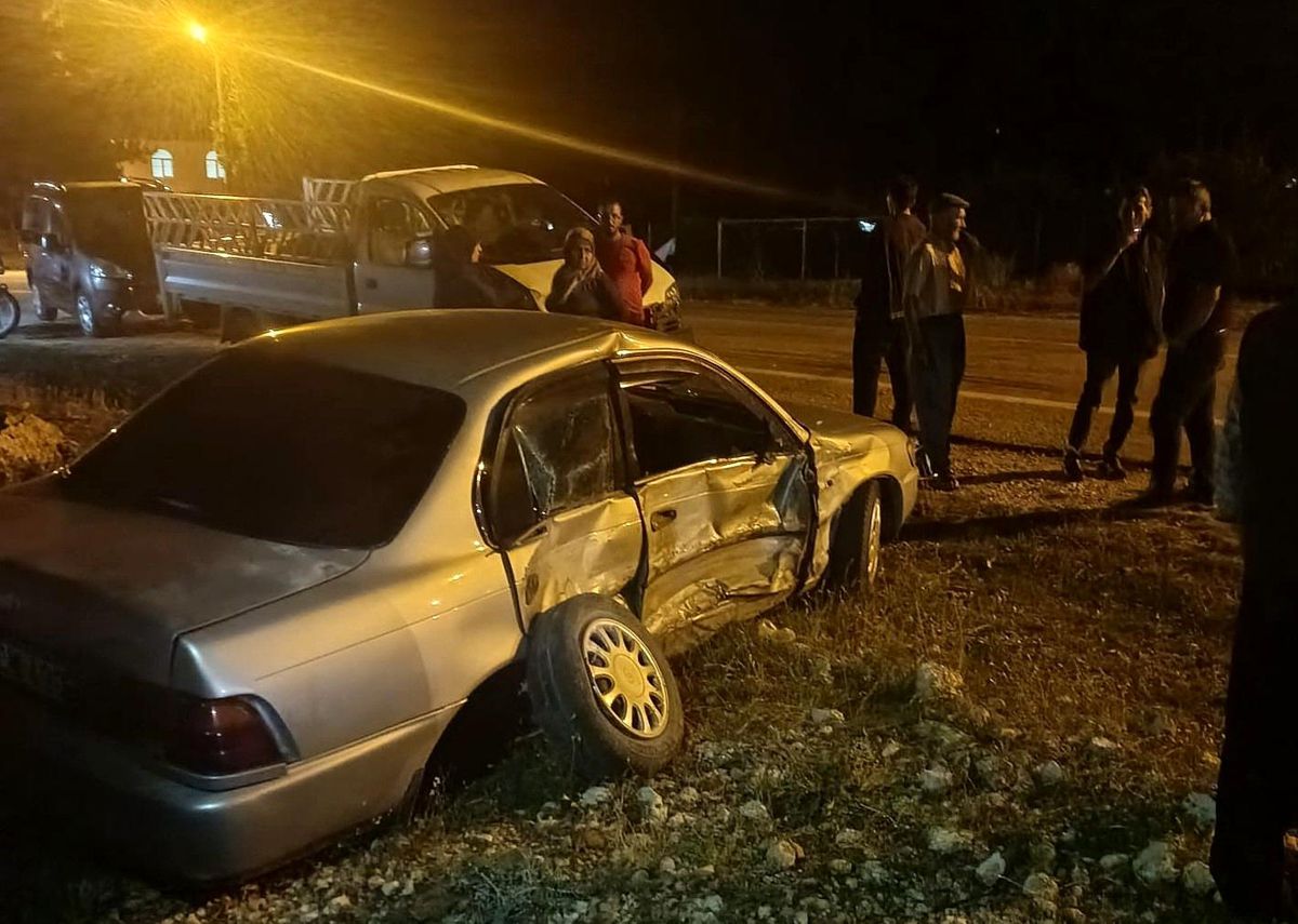 Erdemli’de Trafik Kazası: 2 Yaralı