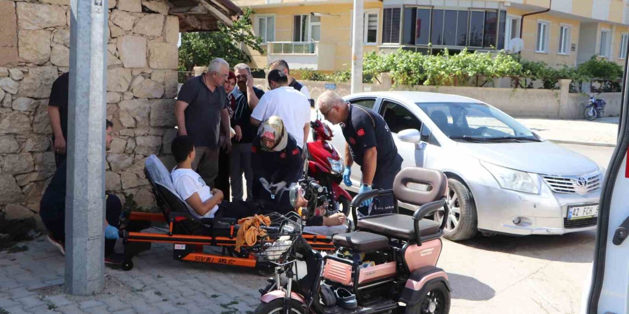 Kavşakta kaza: Elektrikli bisikletteki 2 çocuk yaralandı
