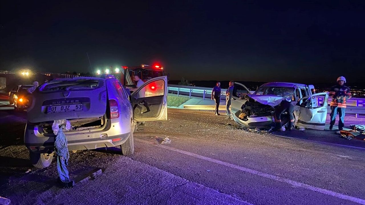 Malatya Yeşilyurt'taki trafik kazasında iki araç çarpıştı: 6 yaralı