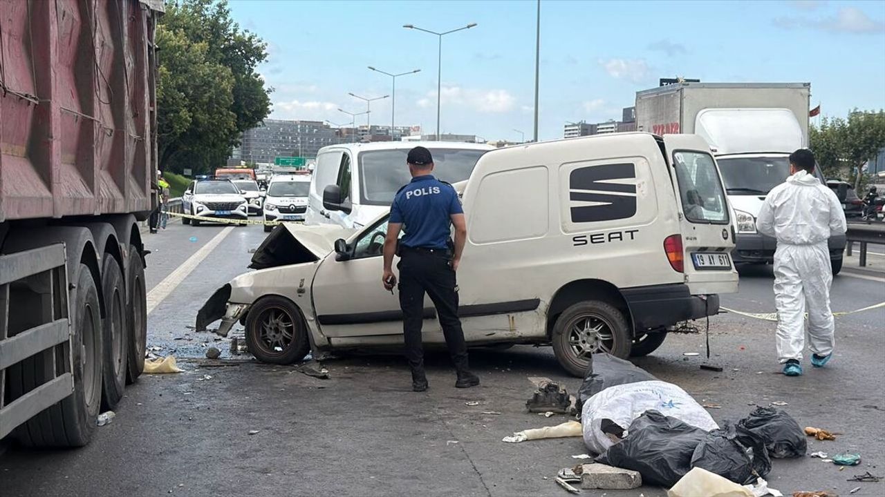 Bahçelievler'deki zincirleme trafik kazasında bir sürücü hayatını kaybetti