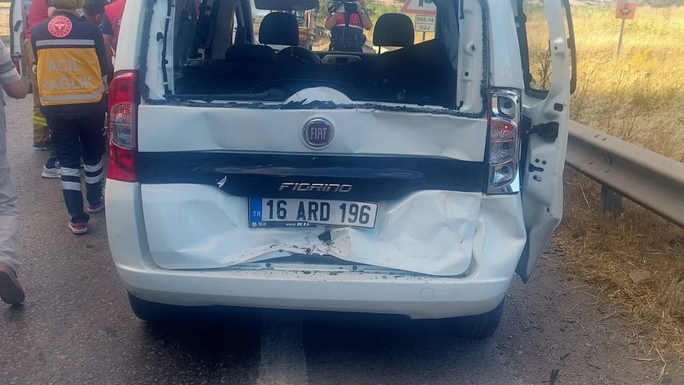 Balıkesir'de korkutan kaza: Otomobil ile tır çarpıştı