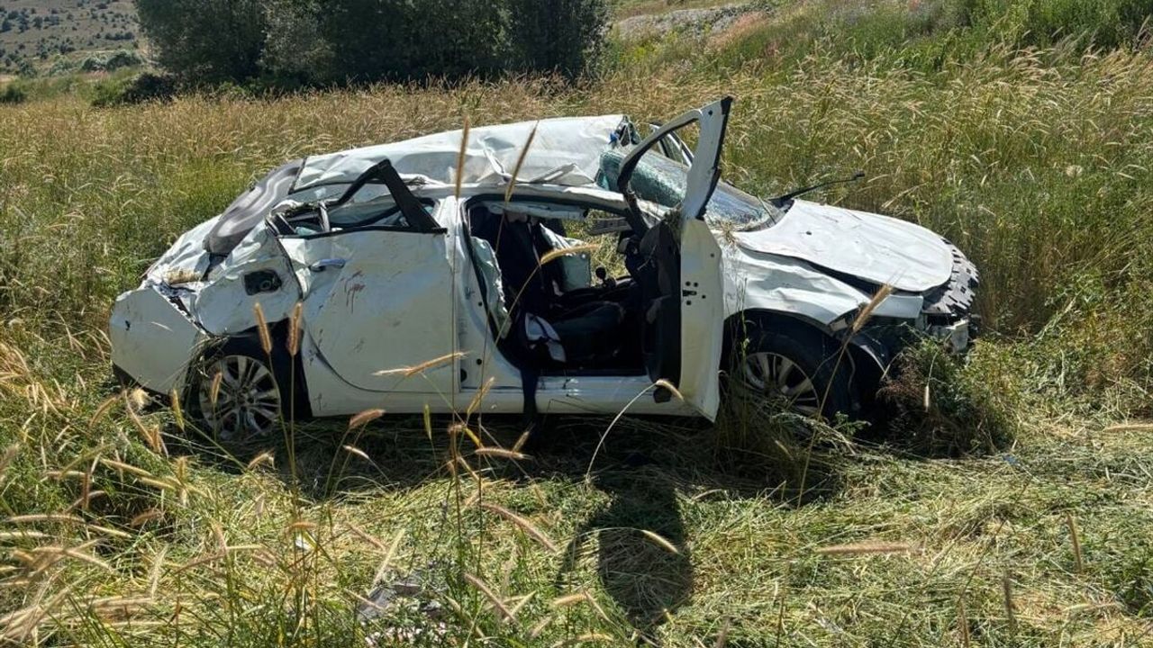 Erzincan Refahiye'de aracın tarlaya devrildiği trafik kazasında 1 ölü