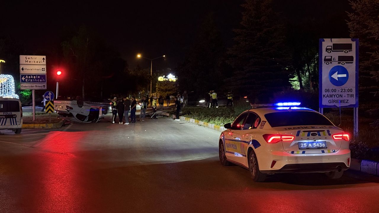 Erzurum Yakutiye’de otomobilin takla attığı trafik kazasında 1'i ağır 3 yaralı