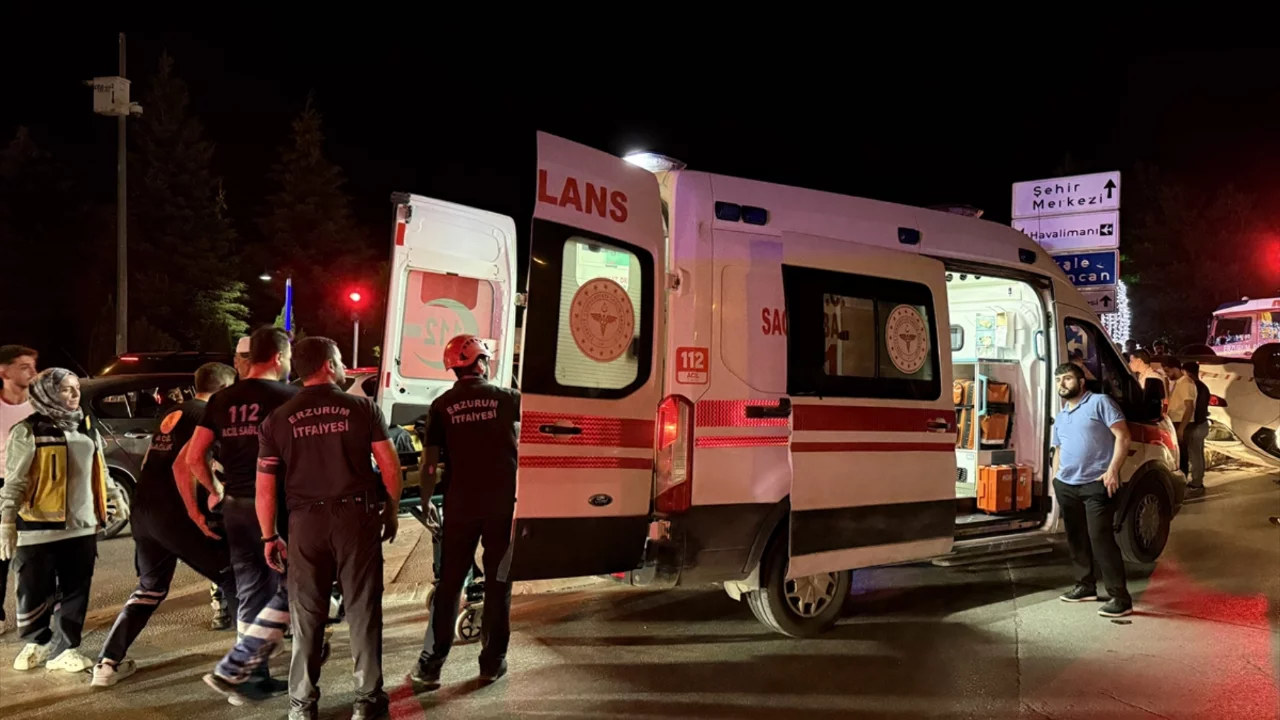 Erzurum'da feci kaza! Refüje çıkan otomobil takla attı: 3 yaralı var...