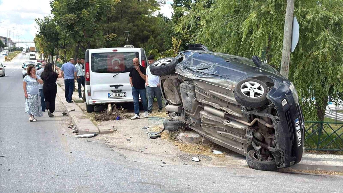 Eskişehir'de Trafik Kazası: 8 Yaralı