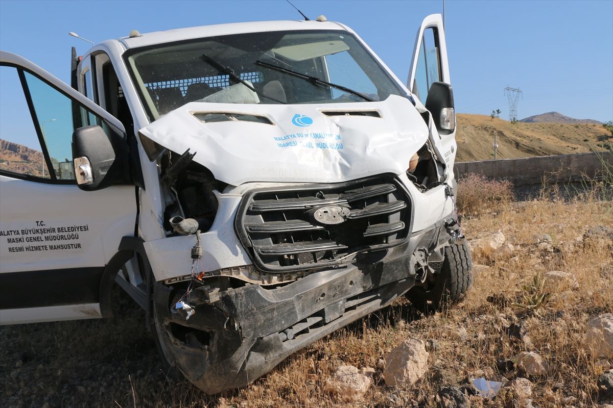 Hekimhan'da Trafik Kazası: 3 Yaralı