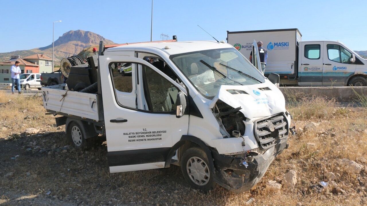Malatya Hekimhan’da Sabah Saatlerinde Kavşak Kazası: 3 Kişi Yaralandı