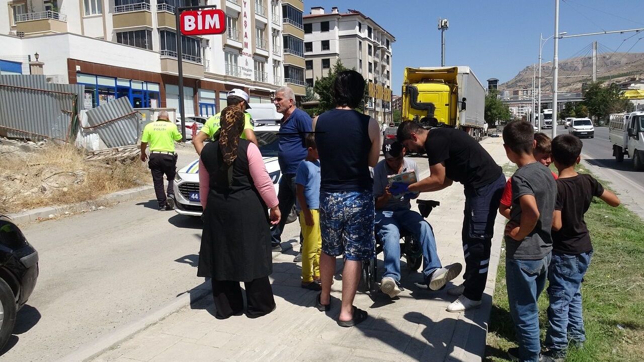 Malatya'da Akülü Sandalyeyle Ters Yöne Girince Kaza Kaçınılmaz Oldu