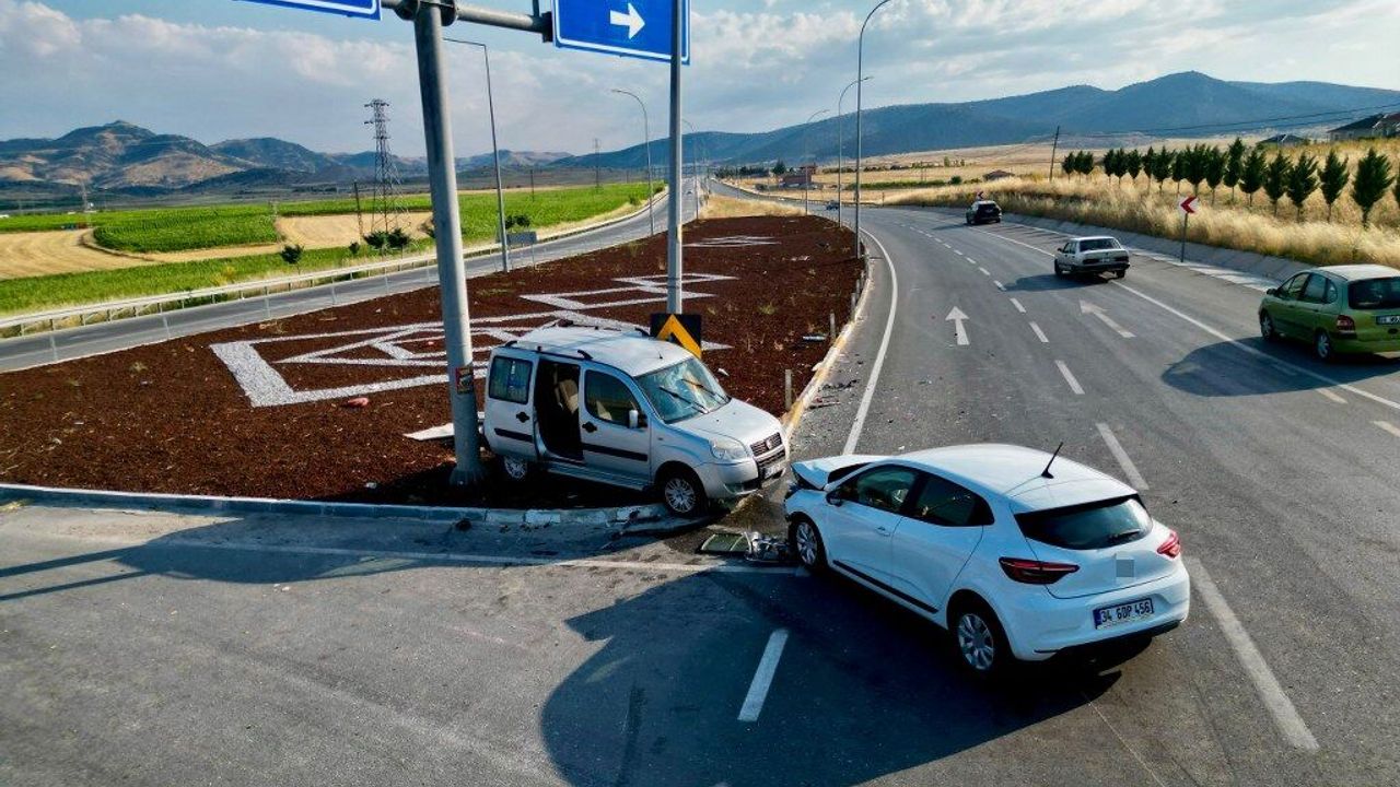 Yurt genelinde trafik kazaları: 1 ölü, 30 yaralı