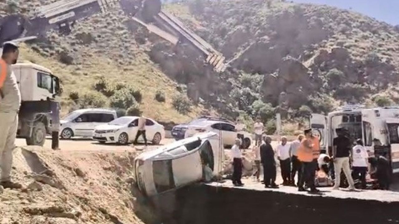 Hakkari - Yüksekova yolunda kaza: 4 yaralı