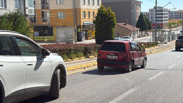 Hatalı manevra pahalıya patladı! Kazaya neden olan sürücü arkasına bile bakmadan kaçtı