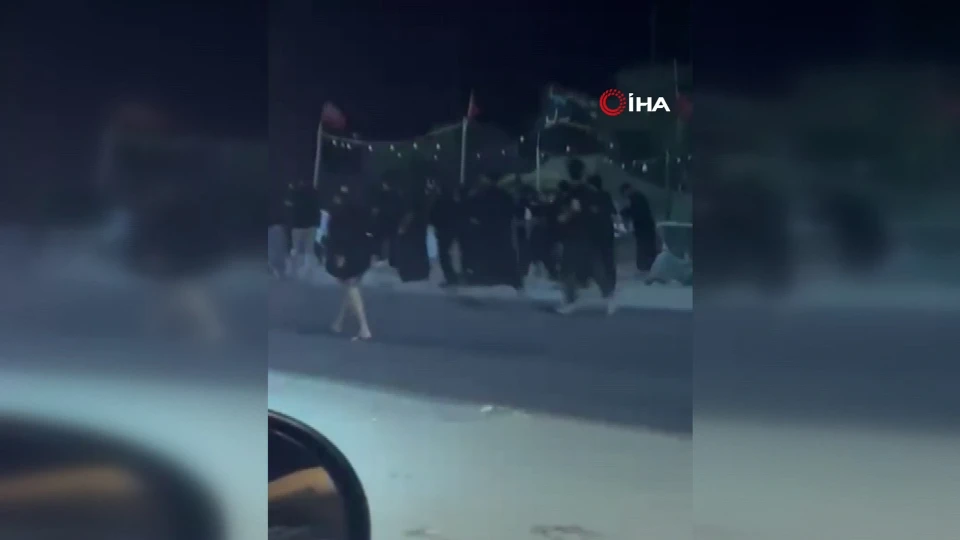 Irak Basra'da trafik kazası: Erbain ziyaretçilerinin arasına araç daldı | VİDEO İZLE