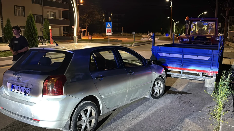 Bolu'da korkutan kaza: Kontrolden çıkan otomobil römorka çarptı