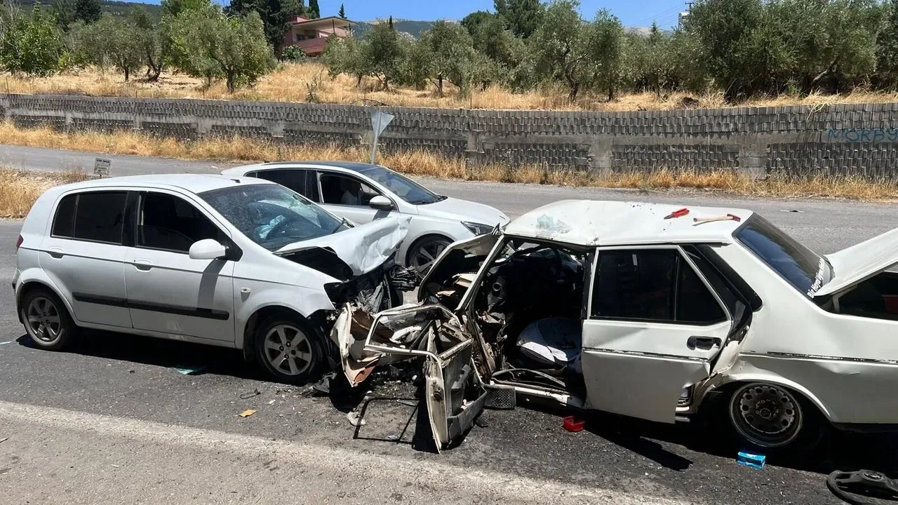 Feci Kaza: İki Otomobil Çarpıştı, 2 Yaralı