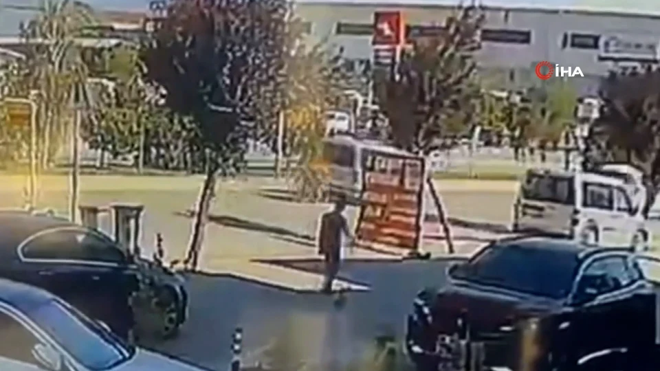 İnegöl Alanyurt Yolunda Trafik Kazası Kamerada | VİDEO İZLE