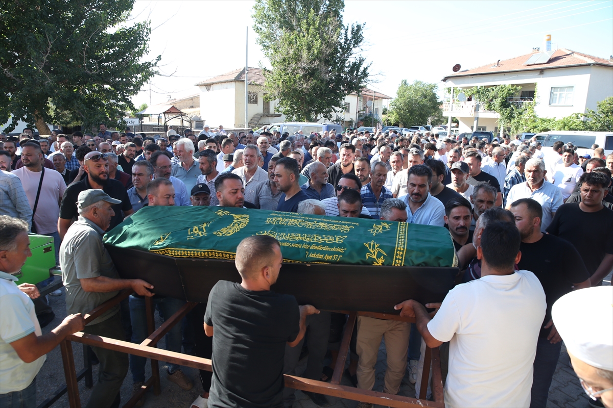 Nevşehir’de trafik kazasında ölen anne ve iki oğlunun cenazeleri Kayseri’de toprağa verildi