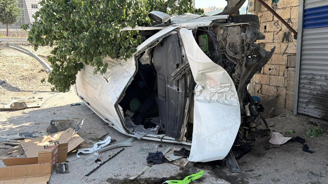 Adıyaman'da panelvanın şarampole yuvarlandığı kazada 1'i ağır 8 yaralı