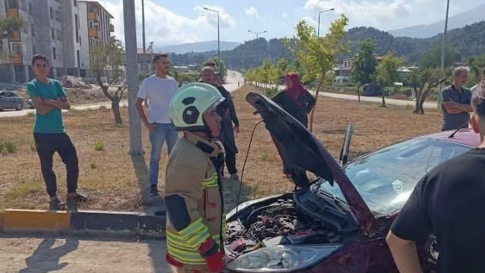 Hatay Yayladağı'nda iki otomobil çarpıştı: 6 yaralı | Gündem Haberleri