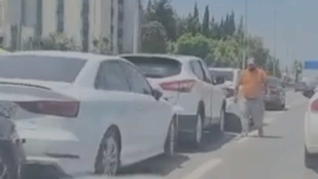 Adana'da 8 Araç Birbirine Girdi! Trafik Durma Noktasına Geldi
