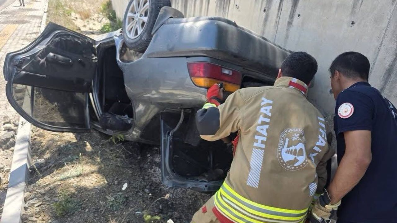 Antakya'da Trafik Kazası Yaralıyı İtfaiye Kurtardı