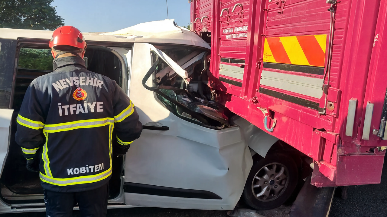Nevşehir-Ürgüp Yolunda Sıkışmalı Trafik Kazası: 1 Yaralı