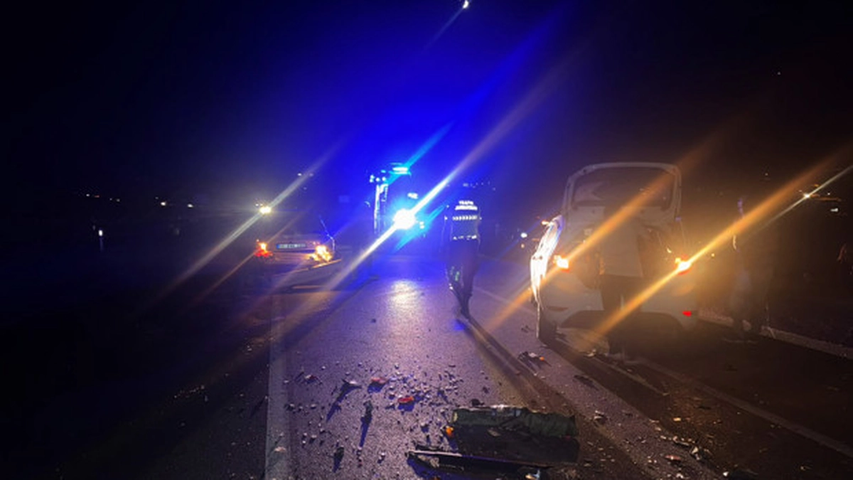 Tavşanlı-Emet Karayolunda Zincirleme Trafik Kazası: 3 Kişi Yaralandı