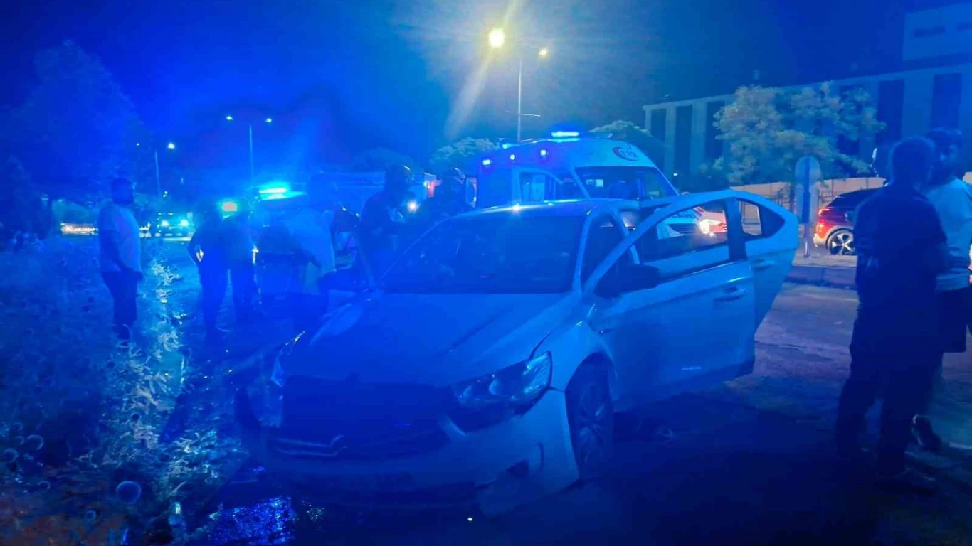 Bingöl’de iki otomobil çarpıştı: İki yaralı