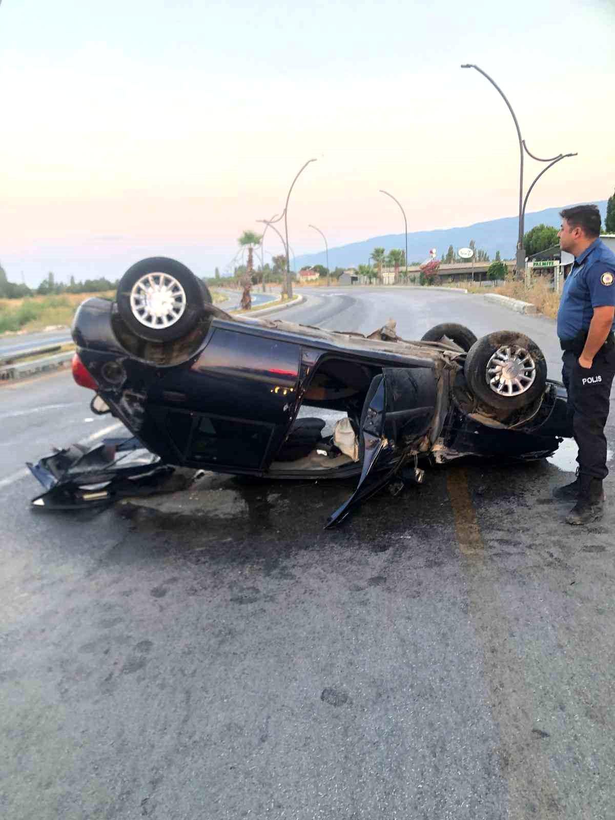 Edremit'te Trafik Kazası: Sürücü Sıkıştı