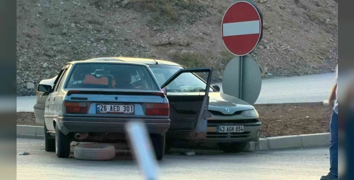 Emet’te meydana gelen trafik kazasında 4 kişi yaralandı, sürücü kaçtı