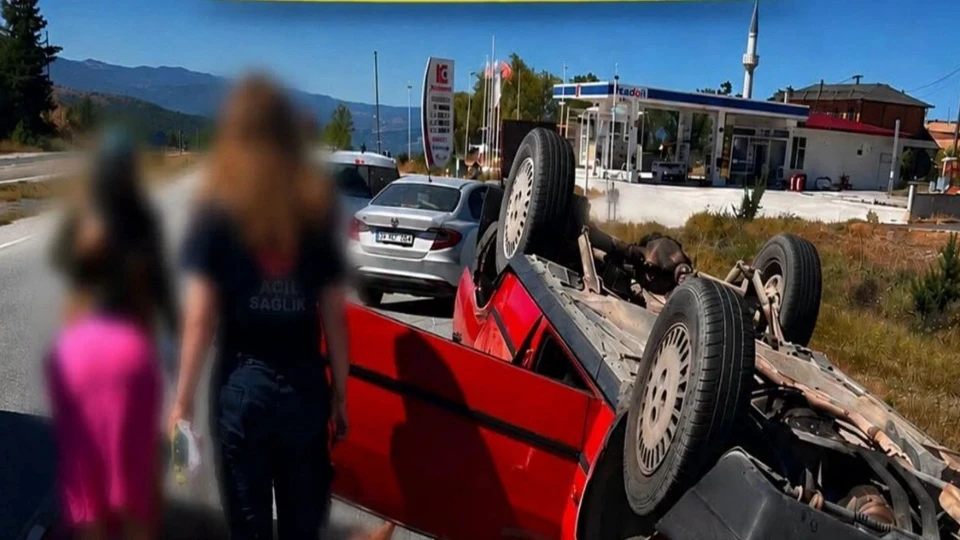 Kastamonu'da otomobil kazası: 3 yaralı, takla atan araç kamerada | Yerel Haberler