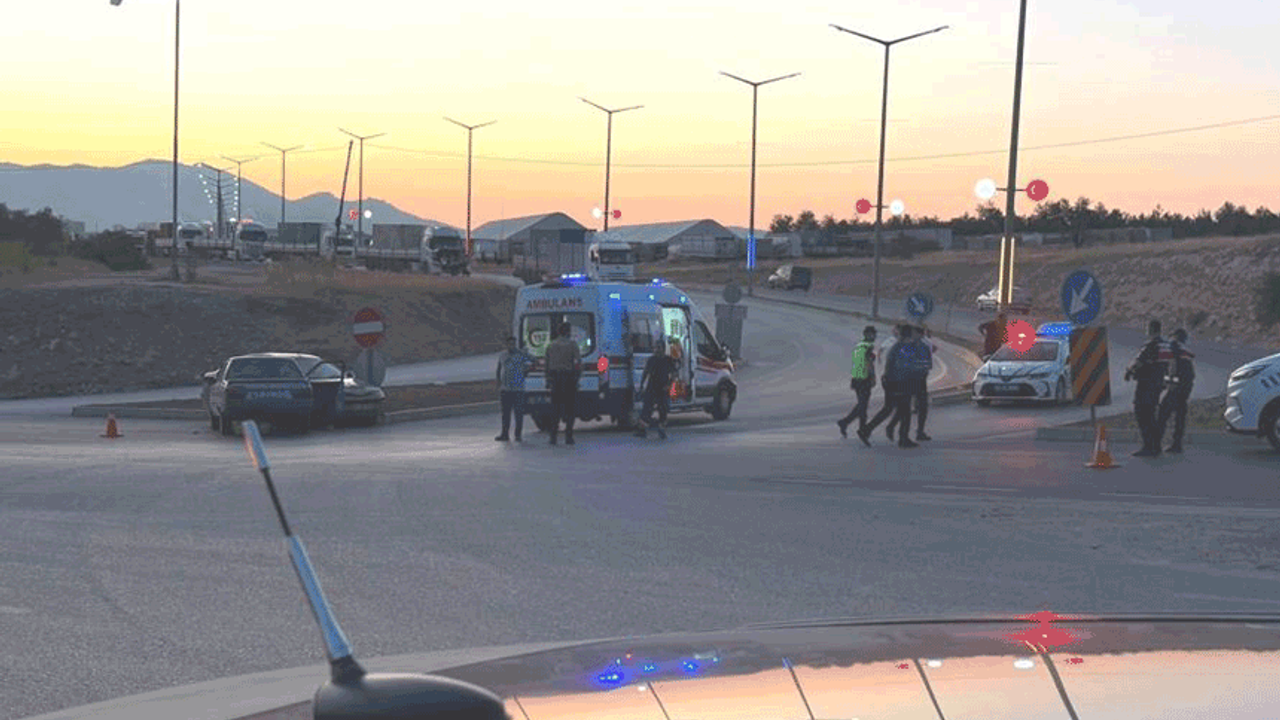 Kütahya Emet'te trafik kazası: 4 kişi yaralandı, sürücü olay yerinden kaçtı