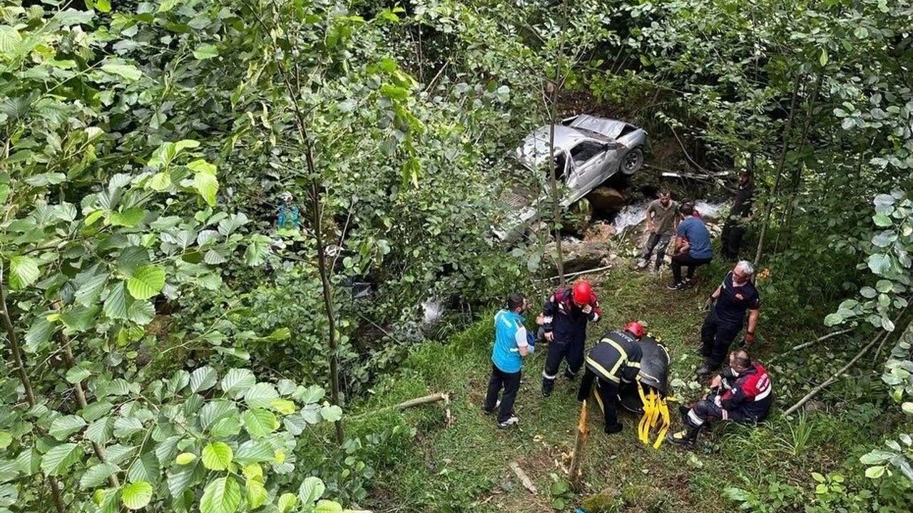 SÜRMENE OYLUM’DA FECİ KAZA: 1 ÖLÜ, 4 YARALI