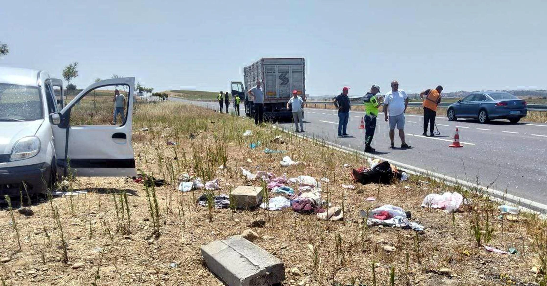 Tekirdağ'da kavşak kan gölüne döndü! Çarpışmanın şiddetiyle 2 kişi öldü, kamyon sürücüsü gözaltında | Yerel Haberler