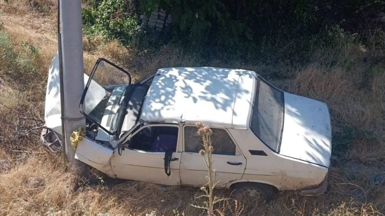 Uşak'ta trafik kazası: Otomobil şarampole düştü, 3’ü çocuk 4 yaralı