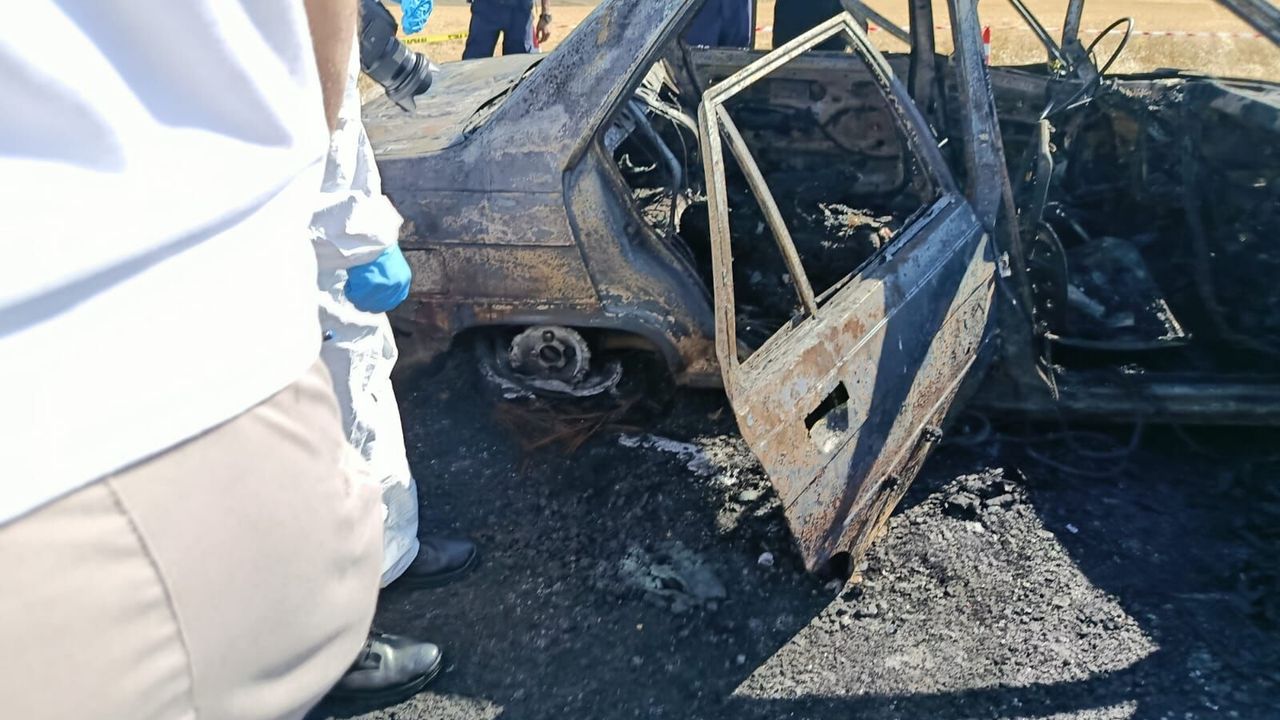 Afyon Emirdağ'da can pazarı: Otomobil alev aldı, ölü ve yaralılar var!