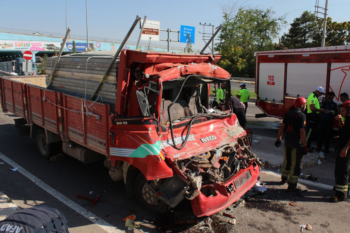 Aksaray'da Trafik Kazası: İki Ağır Yaralı