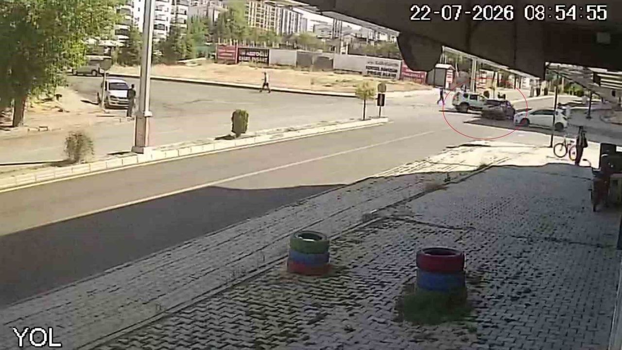 Dün vatandaş kıl payı kurtulmuştu aynı sokakta ikinci kaza