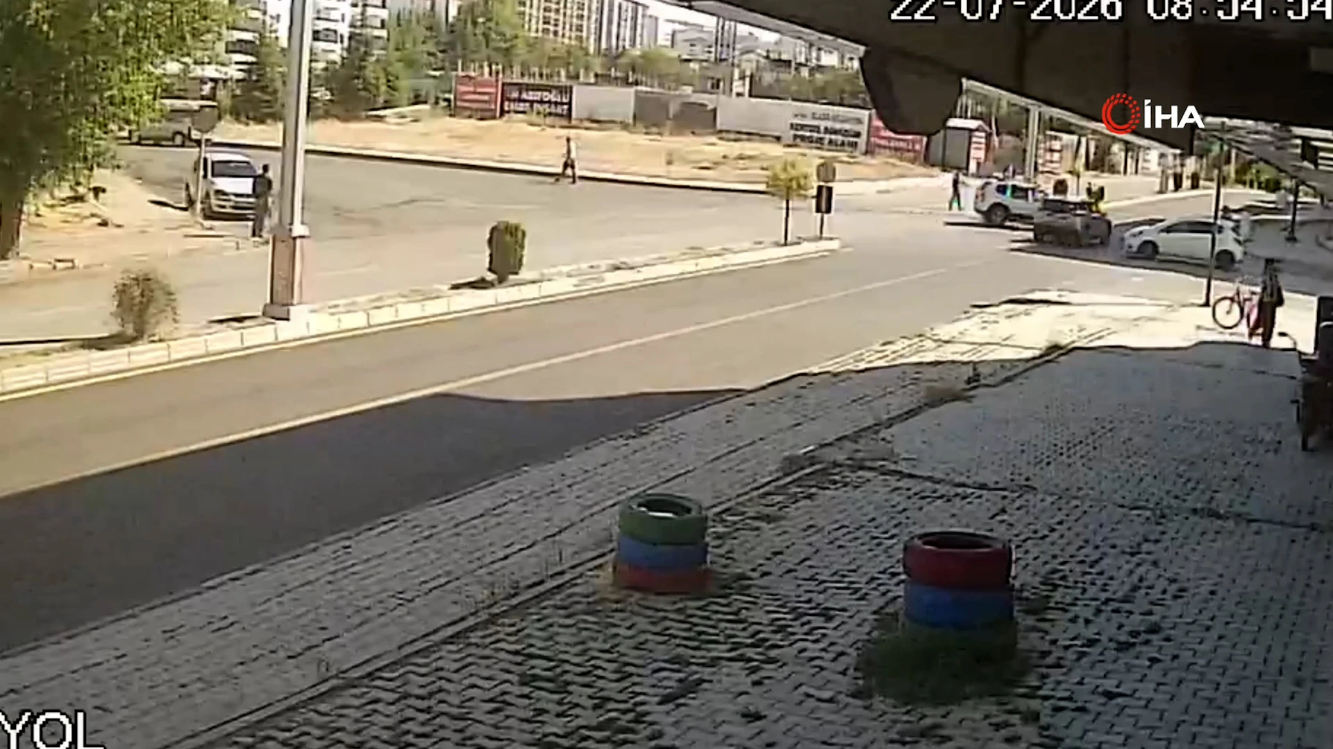 Elazığ'da aynı sokakta üst üste trafik kazası meydana geldi