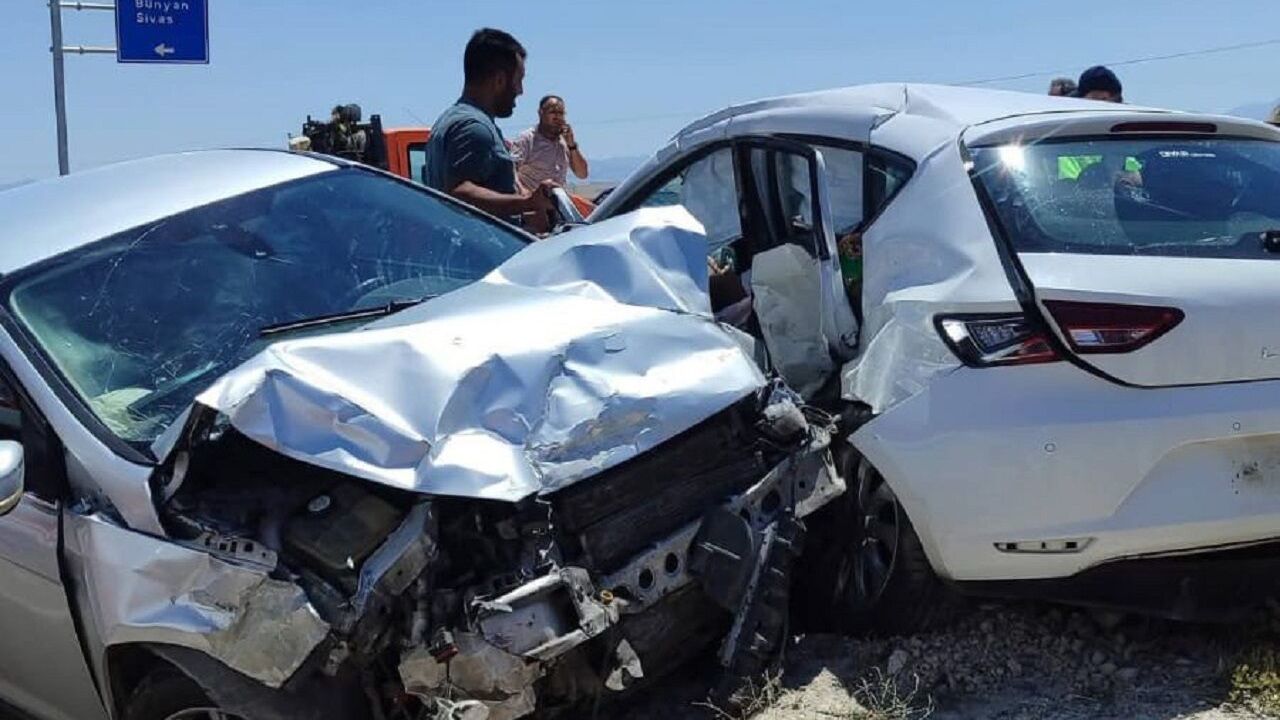 Kayseri-Malatya Yolunda Feci Kaza: 2 Ölü, 9 Yaralı
