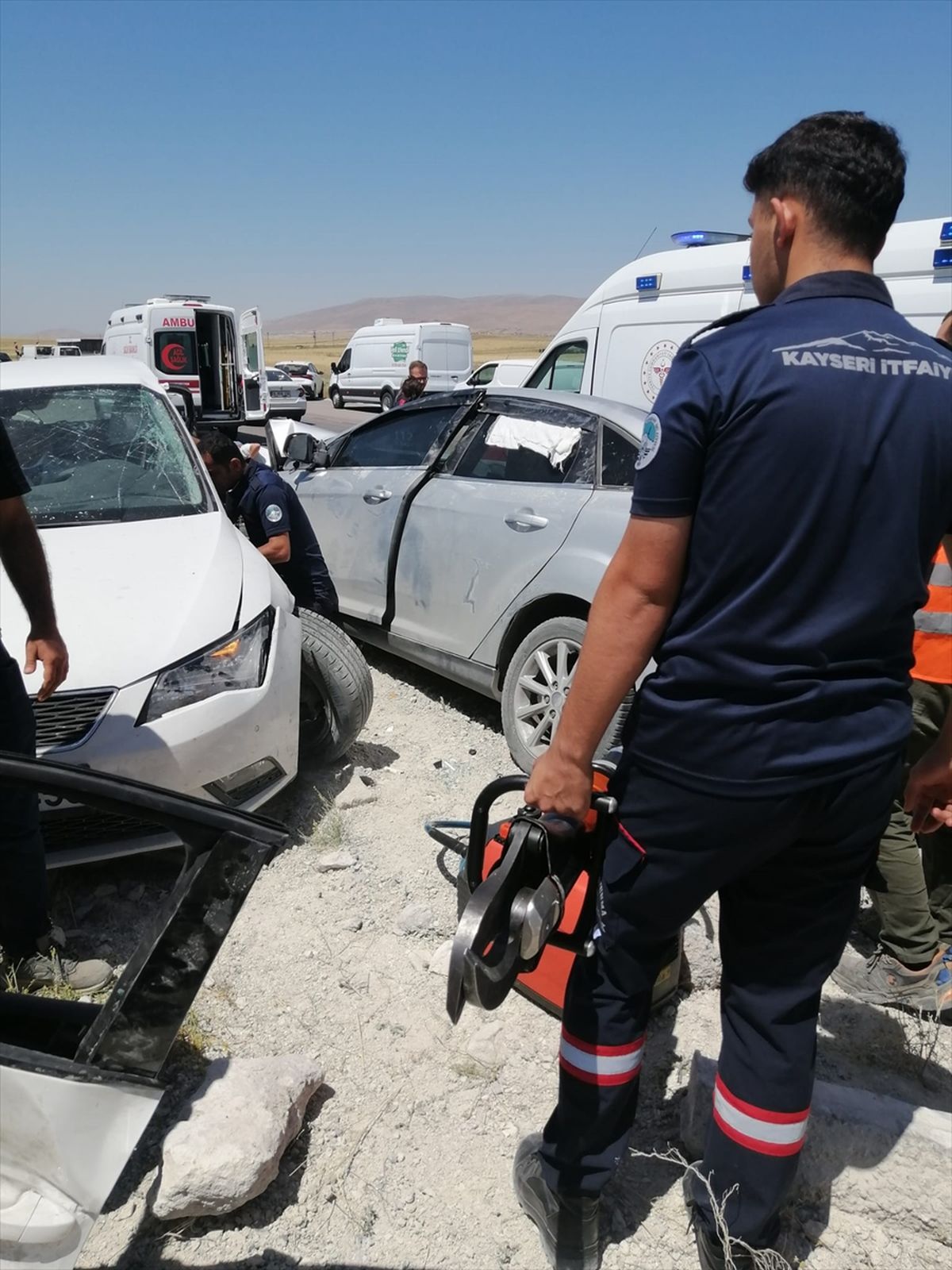 Kayseri'de Trafik Kazası: 2 Ölü, 9 Yaralı