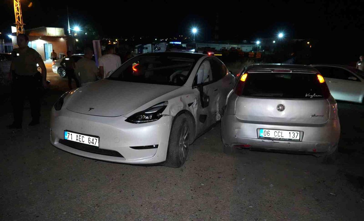 Kırıkkale'de Trafik Kazası: 4 Yaralı, Sürücü Kaçtı